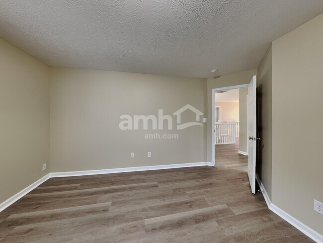 Building Photo - 7924 Valley Trace Ln