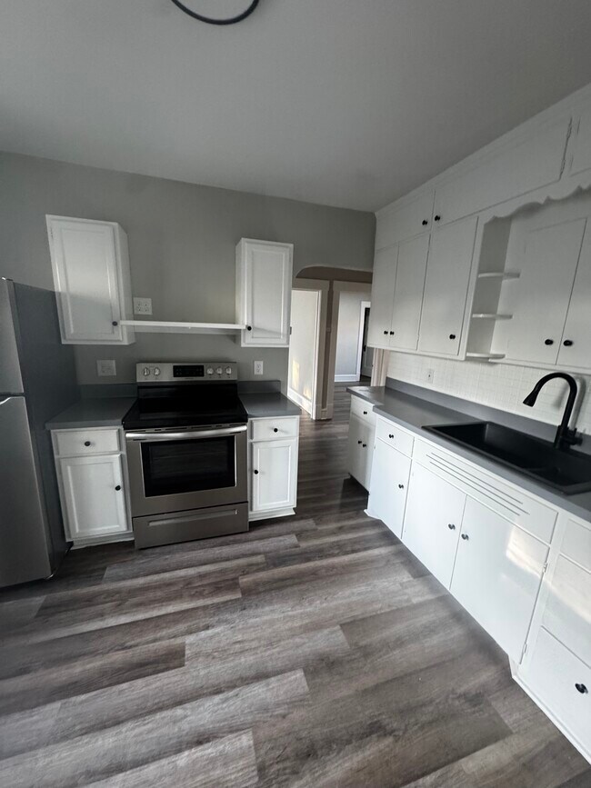 Building Photo - 8615 W Adler St