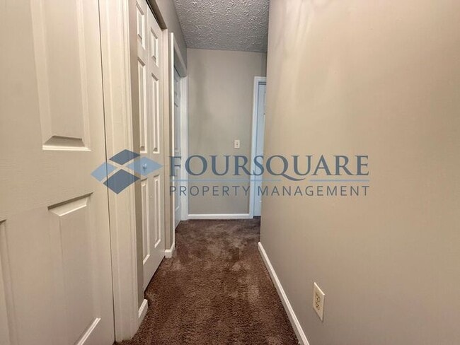 Building Photo - Spacious 4-Bed / 3-Bath Single-Family Home with Sunroom, Fenced Yard. Convenient to Southeast Ral...