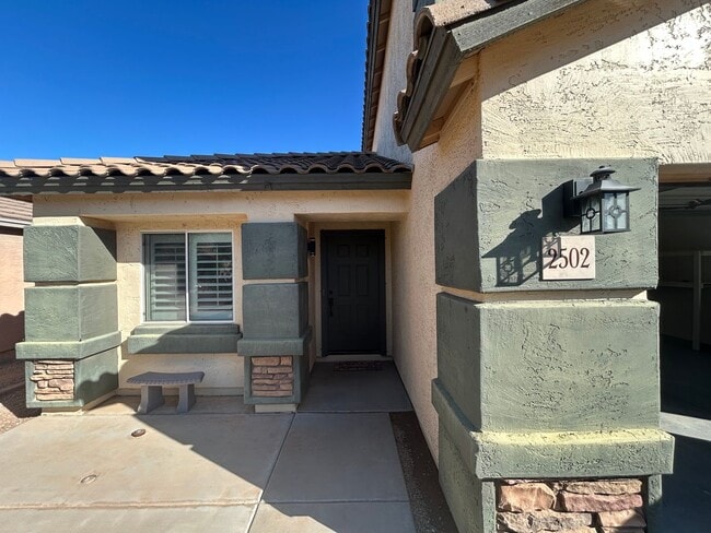 Building Photo - Move In Today! FREE October Rent! Stunning...