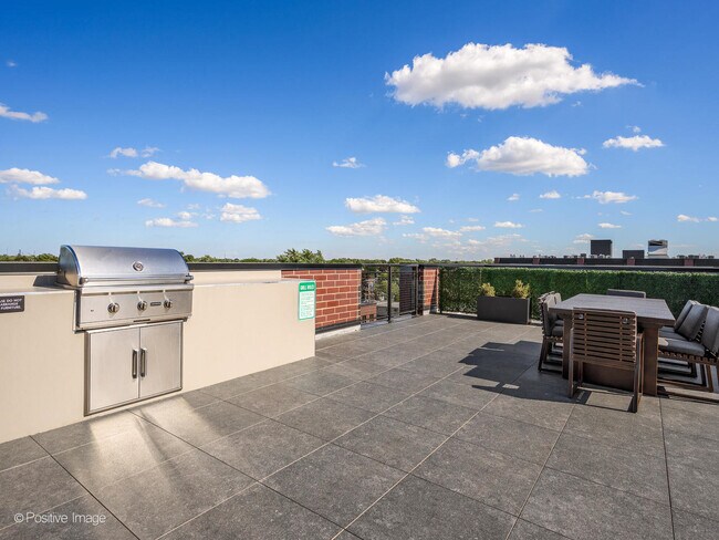 Building Photo - 2801 N Thatcher Ave