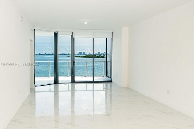 Building Photo - 700 NE 24th St