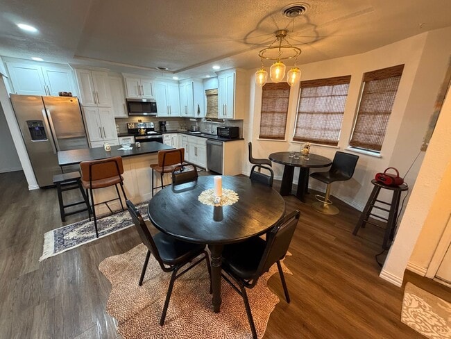 Building Photo - 6008 Yale St