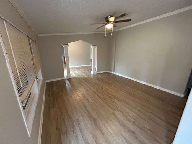 Building Photo - 2595 Bryant St