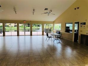 Building Photo - 606 Gardens Dr