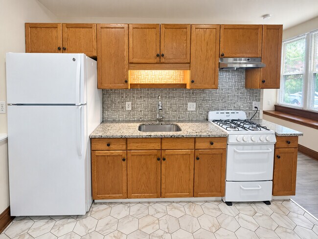 Building Photo - 1637 Haworth-Apt A