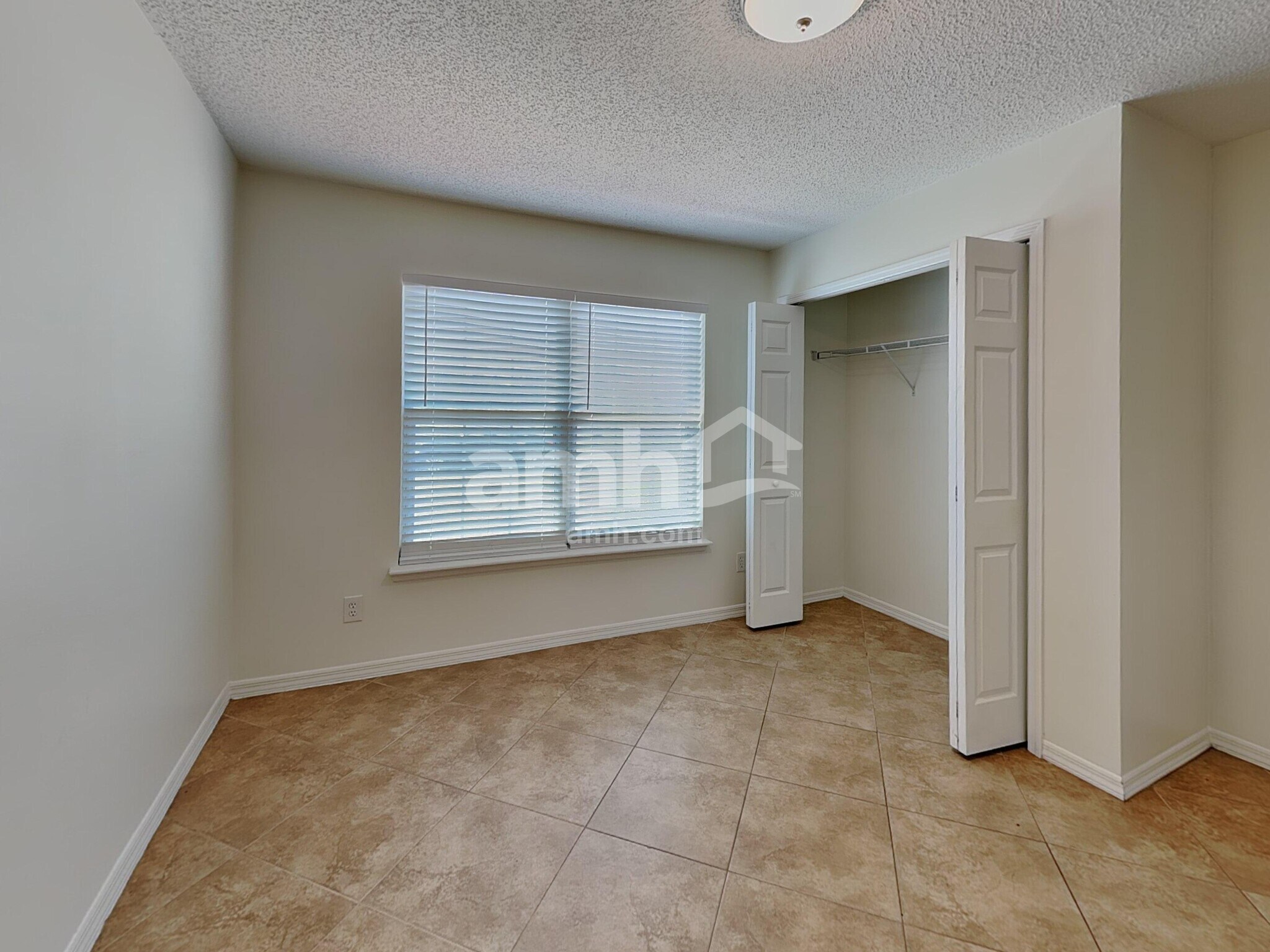 Building Photo - 2063 Forest Gate Dr W