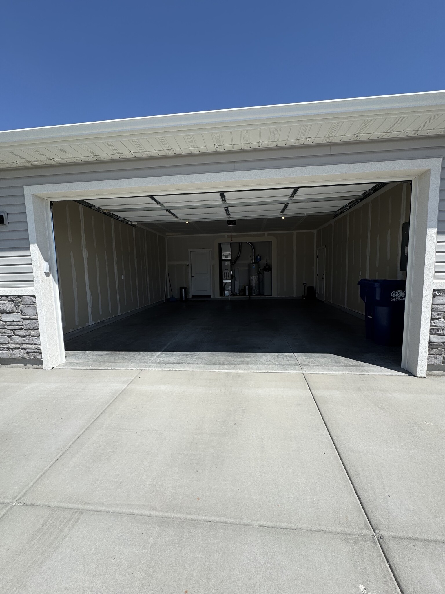 2 car garage - 1264 Terra Ave