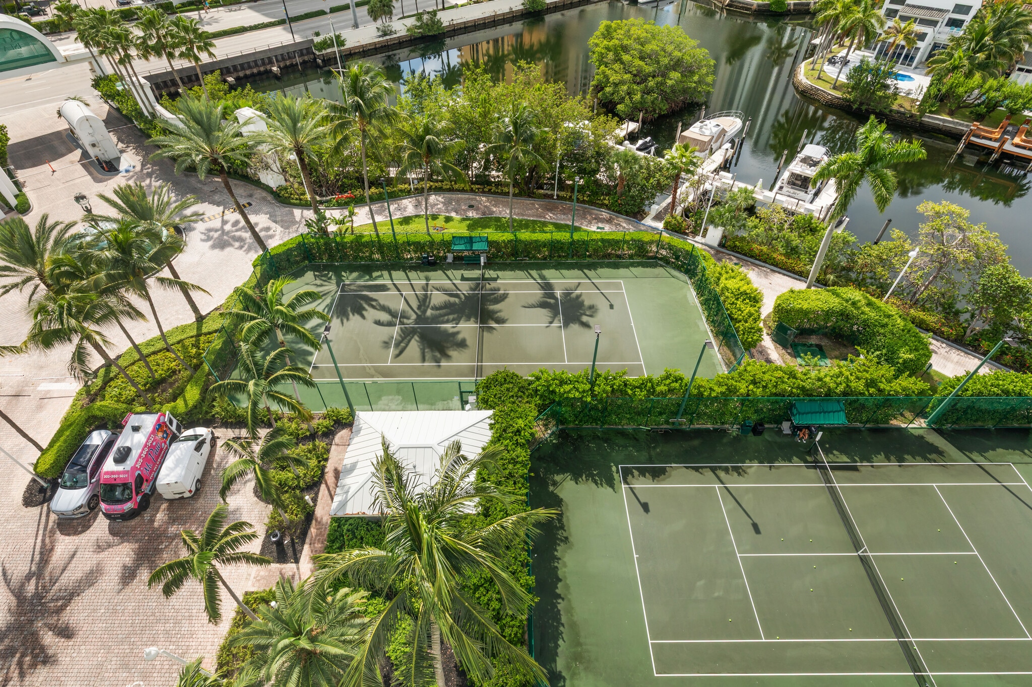 Building Photo - 16400 Collins Ave