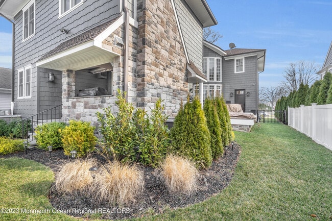 Building Photo - 502 Brighton Ave