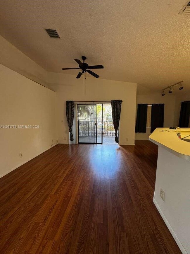 Building Photo - 9999 Summerbreeze Dr