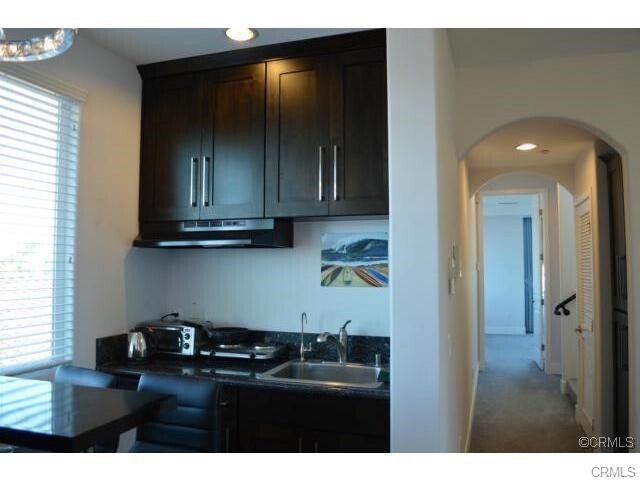 Building Photo - 408 Avenida Santa Barbara
