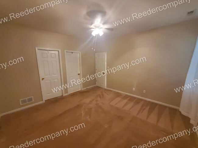 Building Photo - Spacious 2 bed 1.75 bath with 2 car attatc...