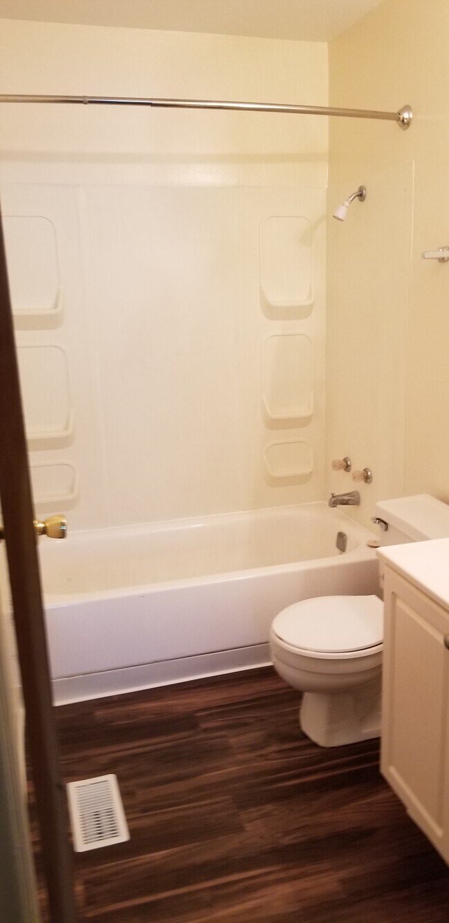 Building Photo - 3220 Ridgewood Dr