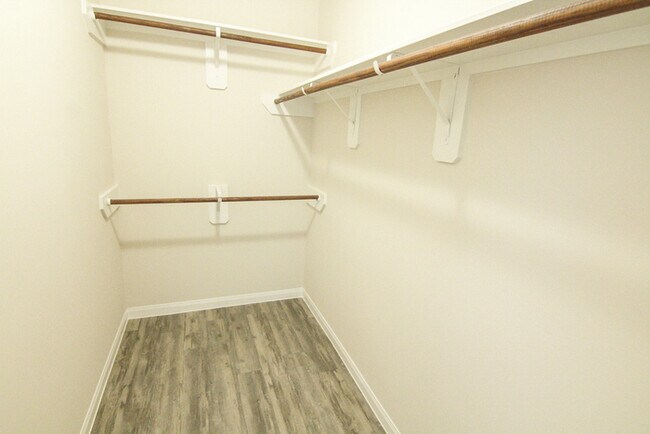 Building Photo - 930 Ember Wood Ct