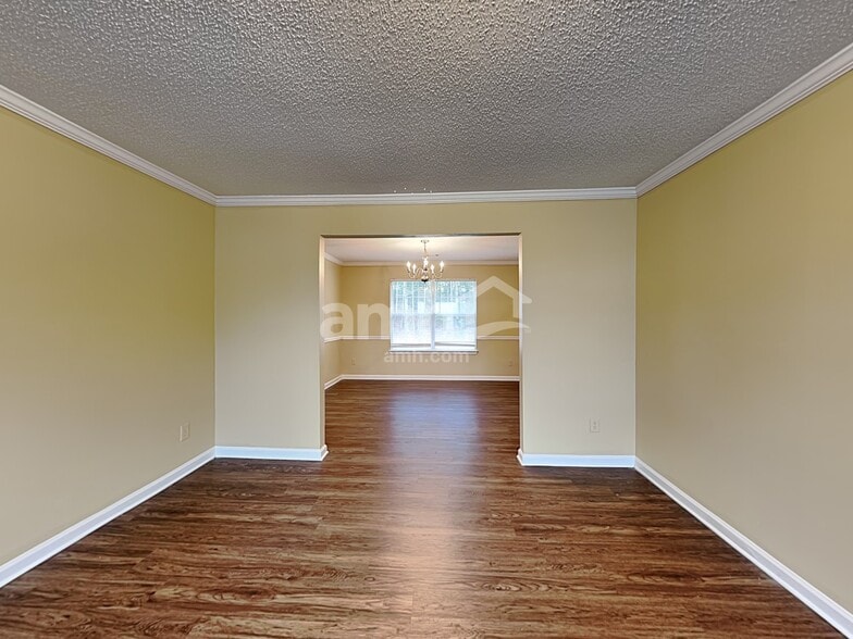 Building Photo - 1642 Village Place Cir NE