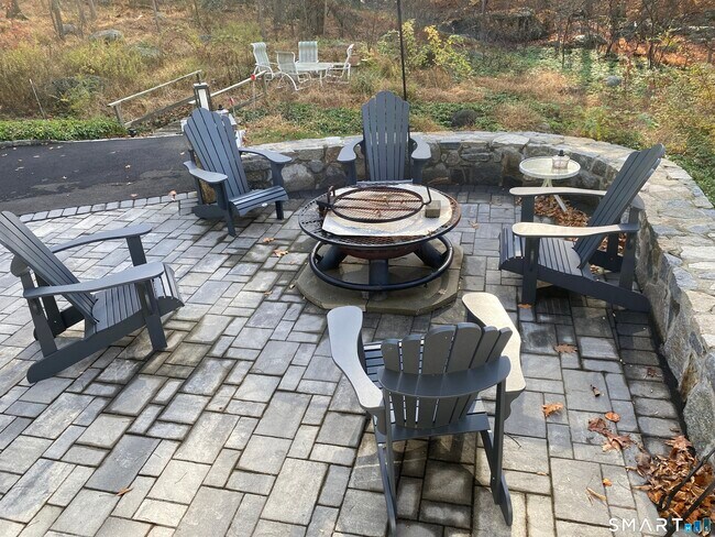 Building Photo - 14 Club Dr