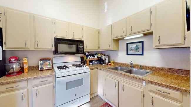 Building Photo - 542 Meadow Ct