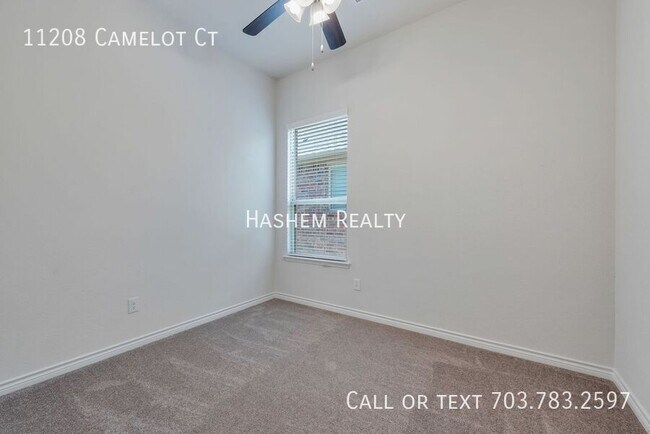 Building Photo - 11208 Camelot Ct