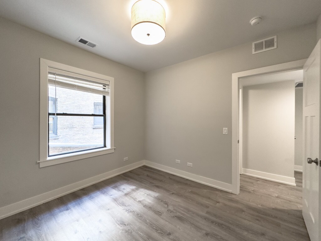 Building Photo - 913 Maple Ave