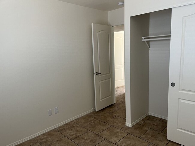 Building Photo - 5303 E Twain Ave