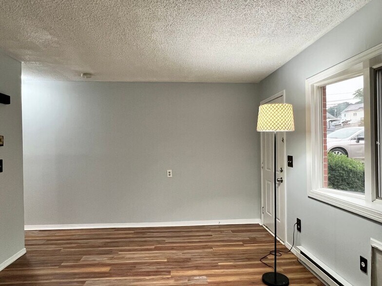 Building Photo - 909 Hamilton Ave