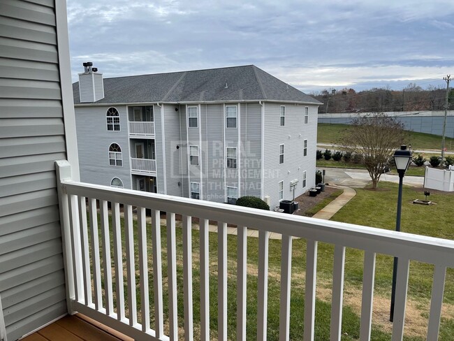 Building Photo - Cozy and Beautiful 2bd/2ba Condo in Somers...