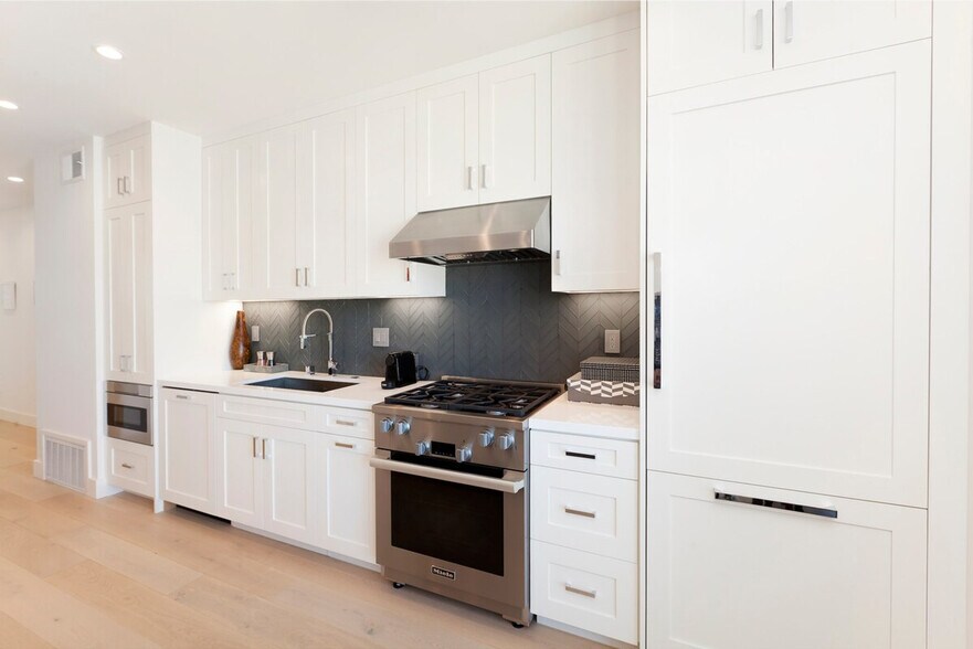 Building Photo - 134B Lexington St