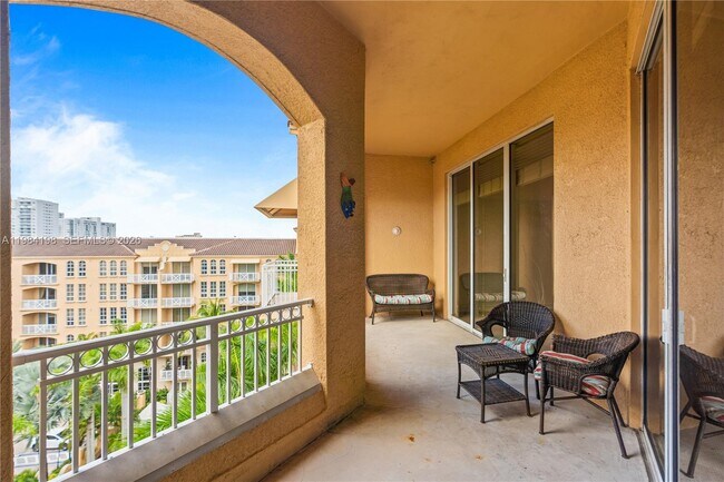 Building Photo - 3001 NE 185th St