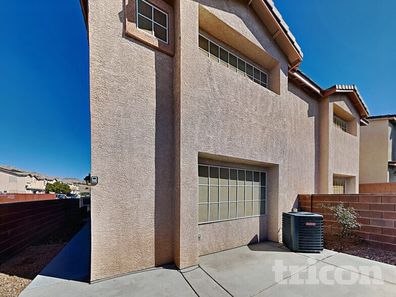 Building Photo - 2023 Betty Davis St