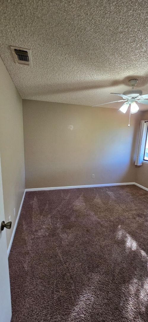 Building Photo - 2-bedroom 1 bath condo