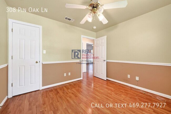 Building Photo - 308 Pin Oak Ln