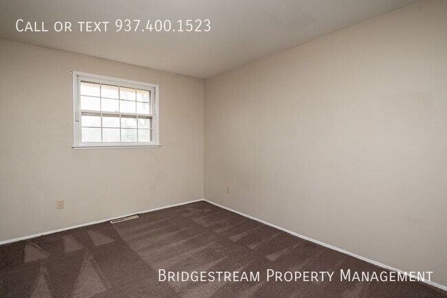 Building Photo - 3 bedroom, 1.5 bath ranch home with shed a...