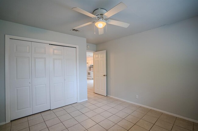 Building Photo - 12403 Tree Line Dr