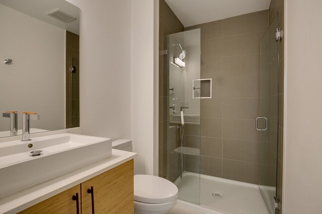 Building Photo - Stunning 5 Bedroom Juanita Bay Home For Rent!