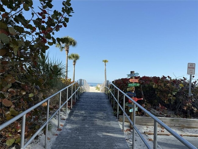 Building Photo - 100 Boca Ciega Dr