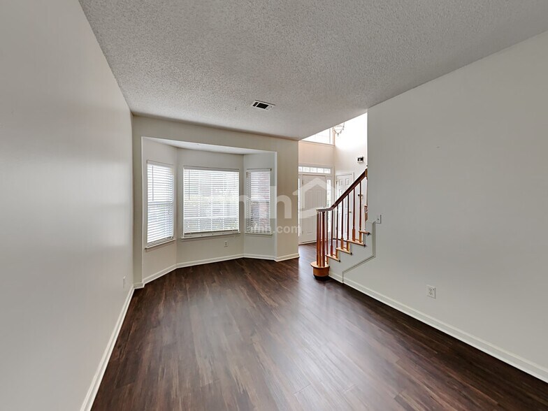 Building Photo - 1209 Lainster Dr SE