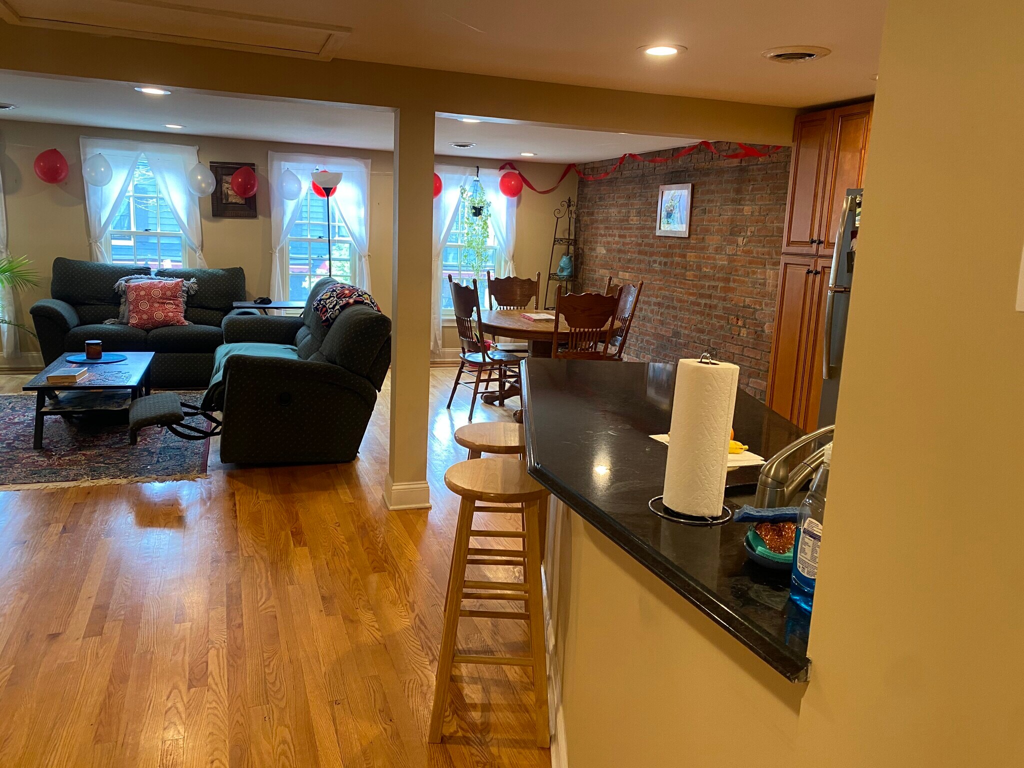 Building Photo - 28 Dove St