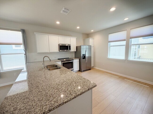 Building Photo - 2 Bed / 2.5 Bath Home Ready for Lease!