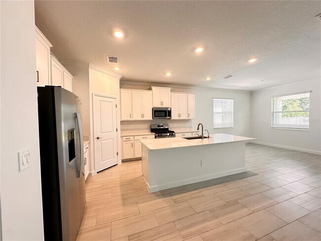 Building Photo - 17132 Holly Wl Ave