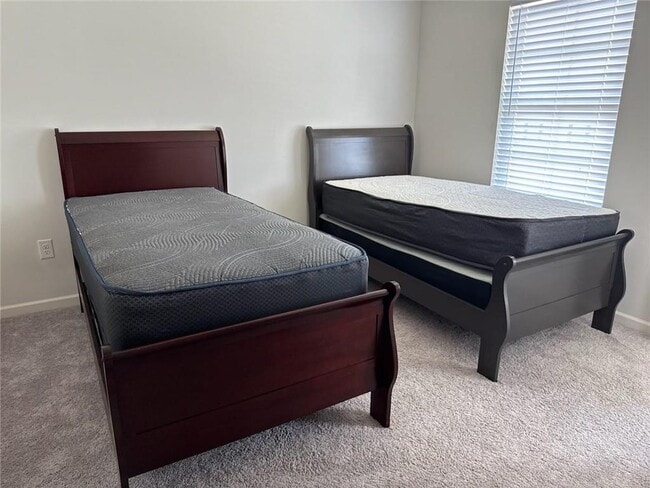 Building Photo - 35 Oxford Ln