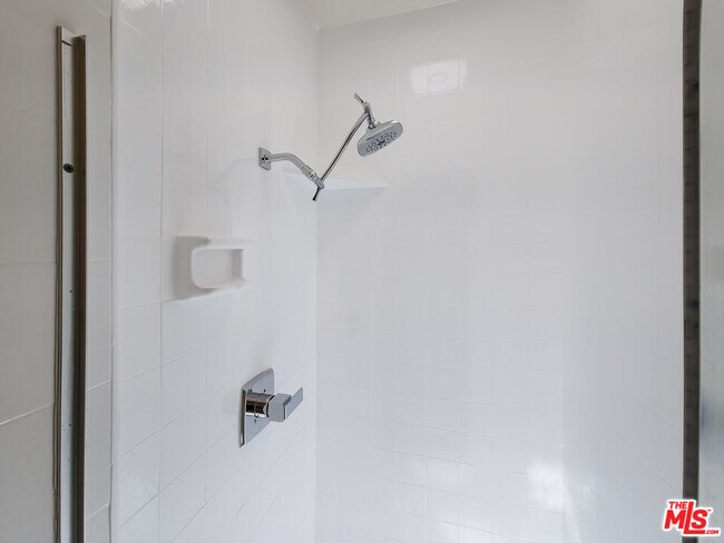 Building Photo - 8967 St Ives Dr