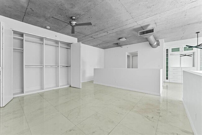 Building Photo - 690 SW 1st Ct