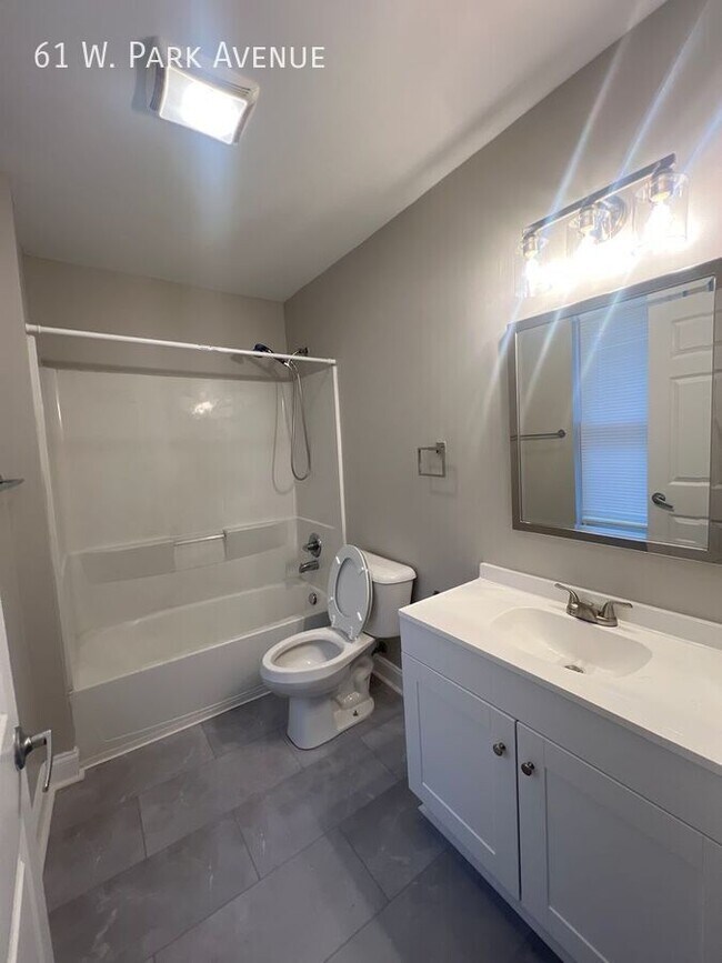 Building Photo - 61 W Park Ave