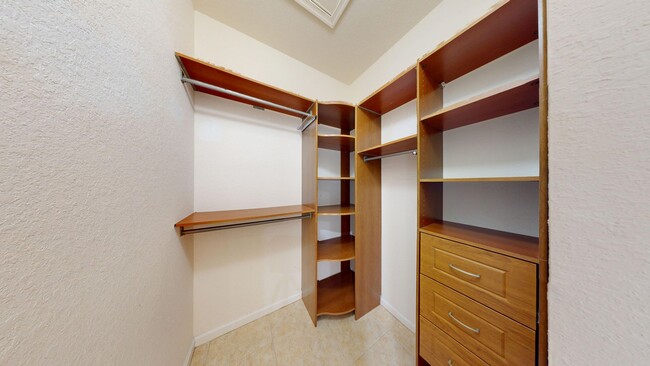 Building Photo - Modern Style Tri-Level Townhome 2BR/ 2.5BA...