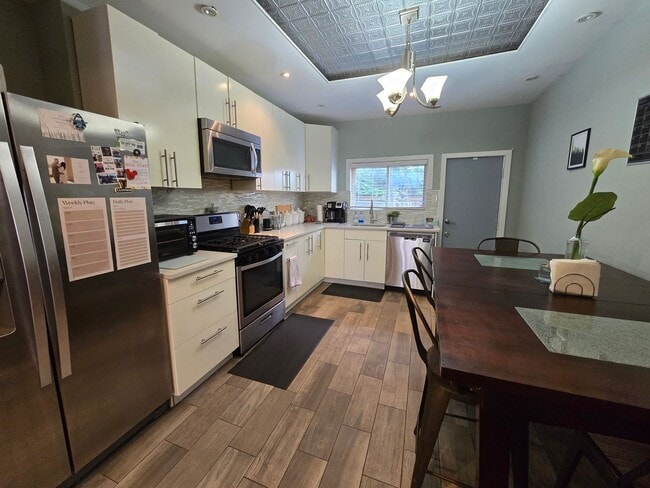 Building Photo - Bright 3 bed 1.5 bath in WHITMAN SOUTH PHI...