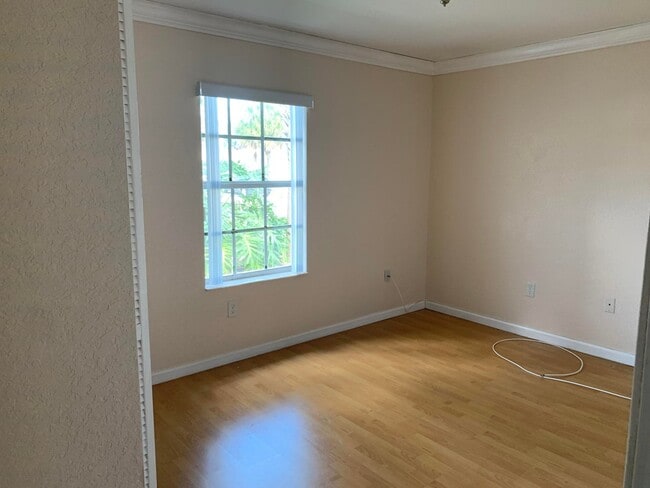 Building Photo - 5900 Azalea Cir