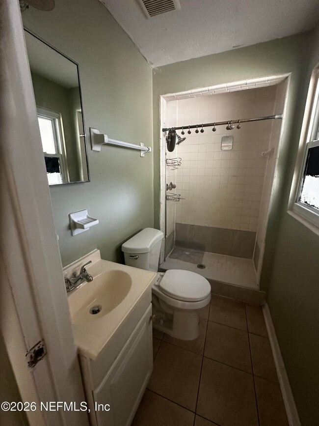 Building Photo - 472 Tara Ln