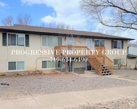 Building Photo - Fully Renovated 2 bed 1 bath apartment Clo...