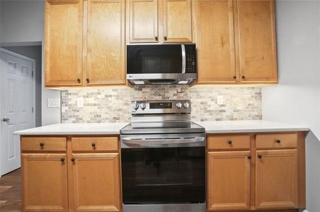 Building Photo - 2643 Whispering Pines Dr SW